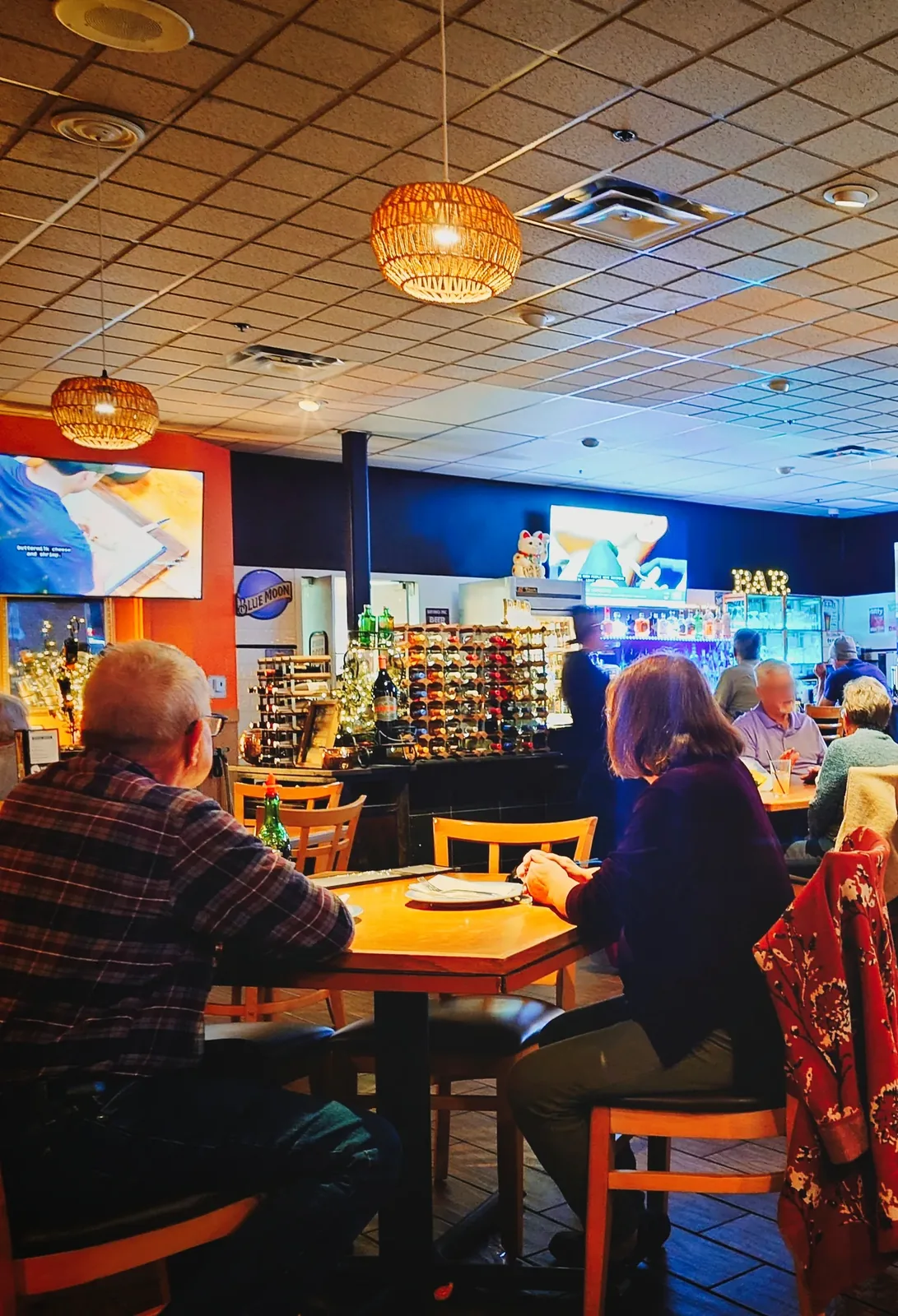 Canton Dragon dining room